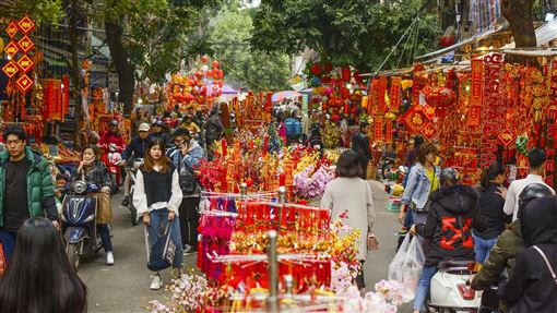 陪老婆回越南！人夫早一步回來「突被告知不想回台灣」，獨自苦等18年「收到對方消息」大吃一驚…