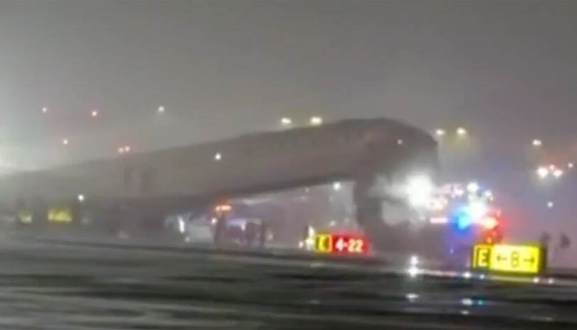 快訊／機場驚傳「飛機撞上消防車…」機頭全撞爛「死傷人數曝光」