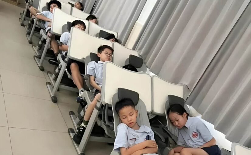 開學驚見「國小椅子放平」直接午休，「1處巧妙設計…」驚呆全網，家長狂刷：全國推廣