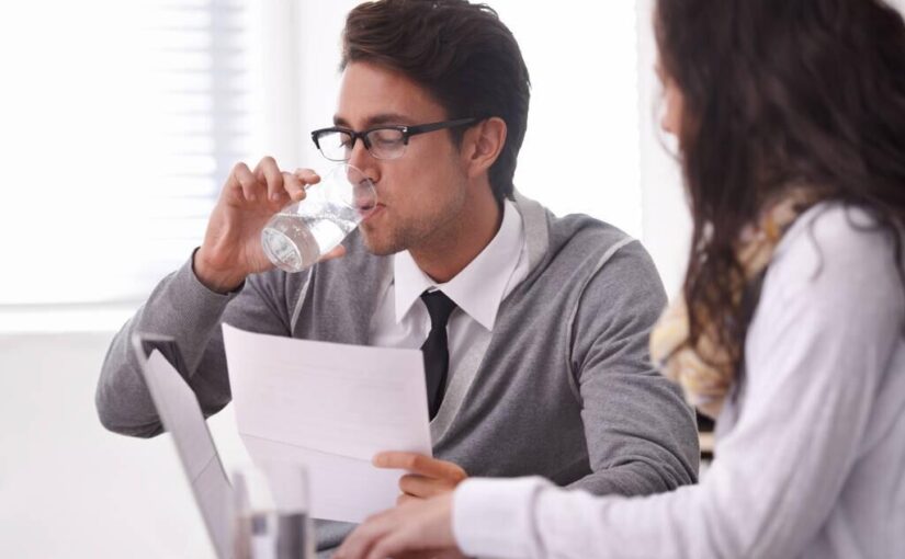 晚上睡覺嘴巴總是「發乾」？別以為是缺水⋯醫生提醒：恐是6種疾病警報😱