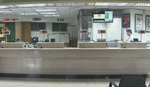 一整排熄燈！台灣2大銀行龍頭「宣布關閉17間分行」　北中南全中標