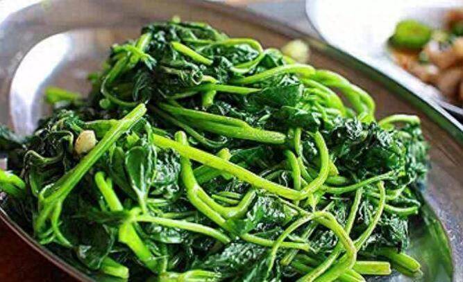 阿嬤罹患肝癌！她回家後「地瓜葉配1水果」…回診後「指數狂降」醫驚呼：黃金組合