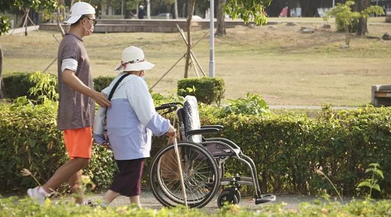 快訊／65歲以上長輩有福了！3縣市「不用再繳健保費」上路時間曝