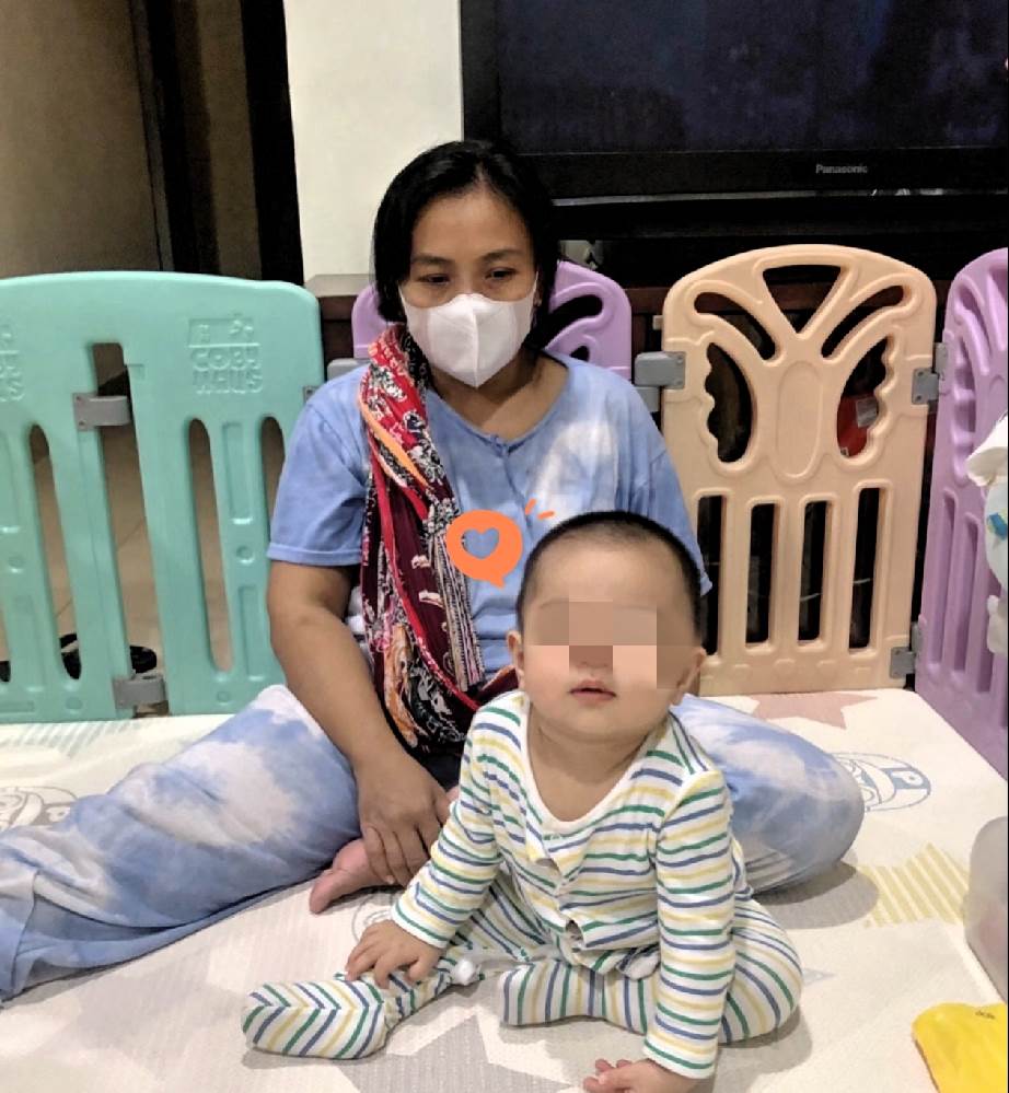 張姨在我家戴口罩整整9年，孩子一句話戳破真相，摘下後全家都沉默了