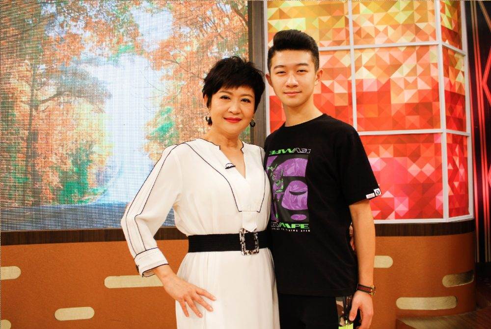 老公身邊出現女助理?她一句話讓全場沉默????????
