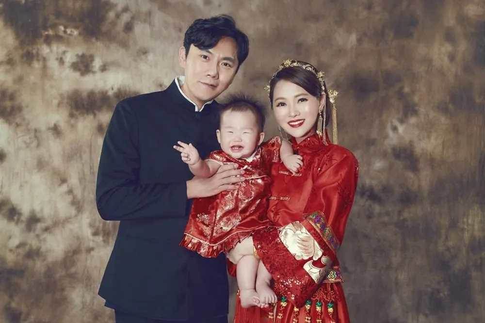 伊能靜50歲再談備孕，秦昊先顧她的健康，婆婆一句話讓她當場落淚