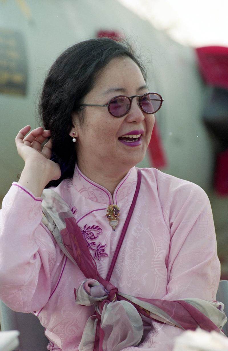 鄧麗君婚禮前5天突遇家族阻力,與郭孔成情斷後遠走他鄉,感情往事再被提起