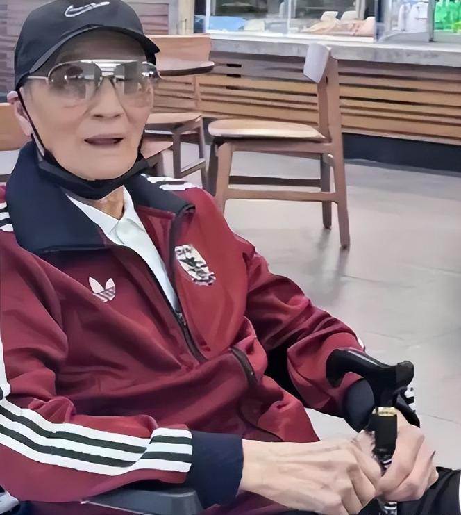 謝賢離世傳聞再被翻出！2個生活習慣引關注，謝霆鋒一番話令人鼻酸