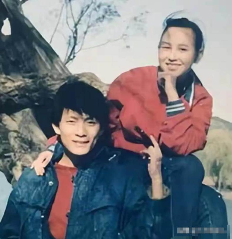 她19歲與導演私奔,地下室裸婚連生3胎,今丈夫用7部神劇「把她捧成收視天后」沒人敢再嘲笑她!