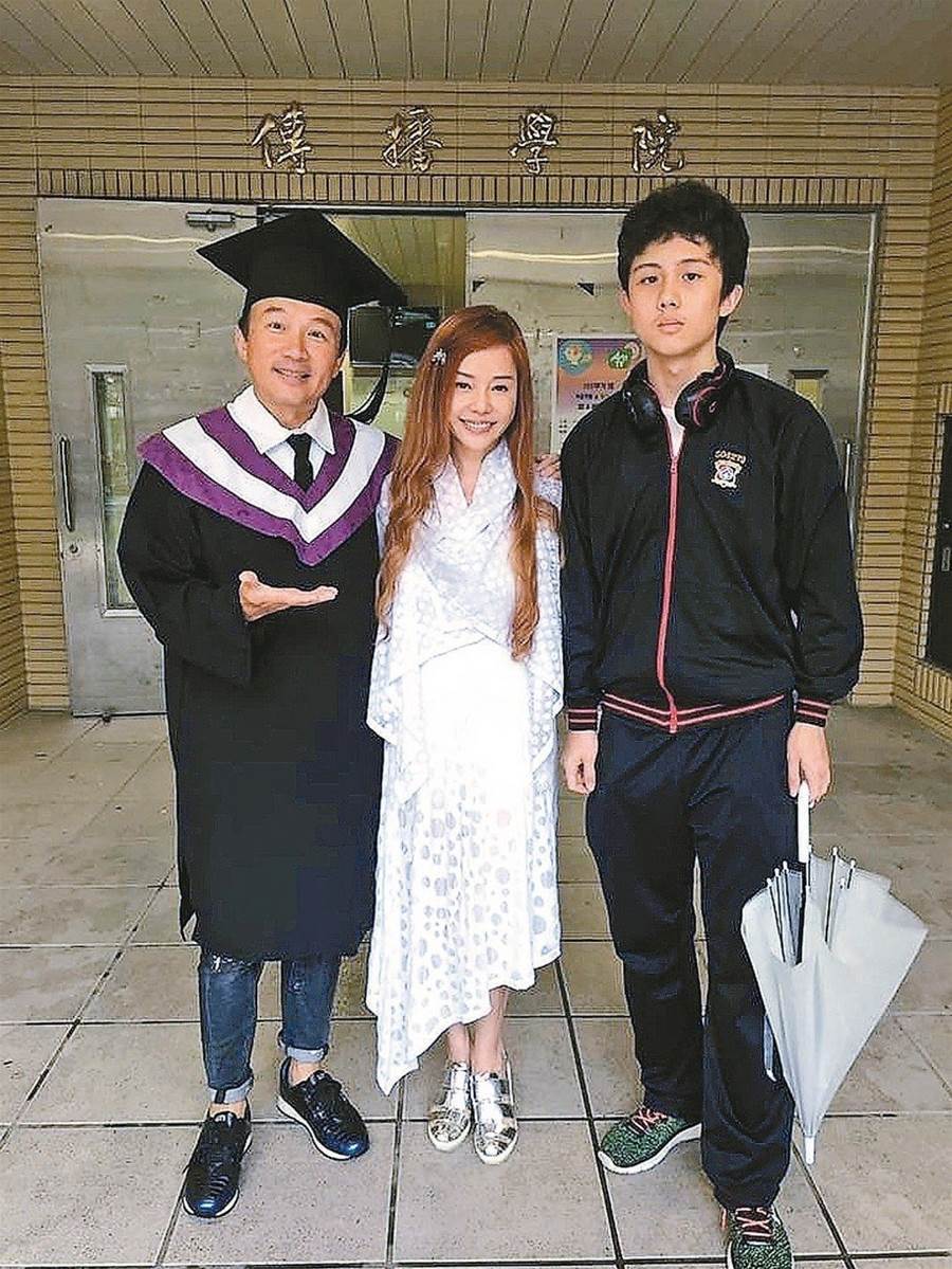 孫鵬狄鶯育兒方式再掀討論！12歲仍餵母乳、15歲才分房，夫妻觀念引關注