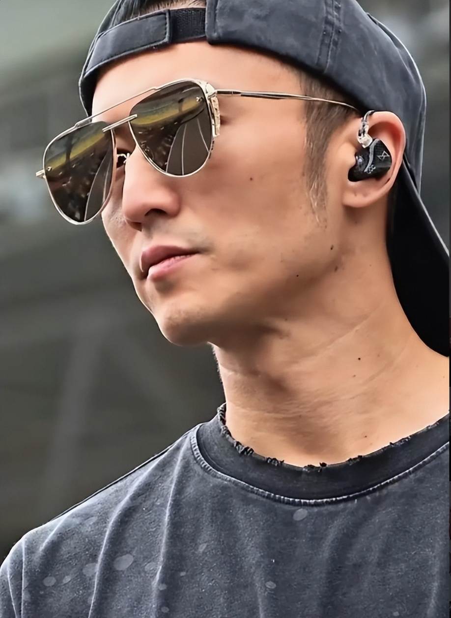 演唱會落淚、公開護妻的謝霆鋒,兒子的暖心舉動卻讓焦點完全轉向