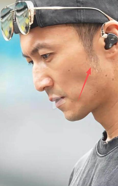 演唱會落淚、公開護妻的謝霆鋒,兒子的暖心舉動卻讓焦點完全轉向