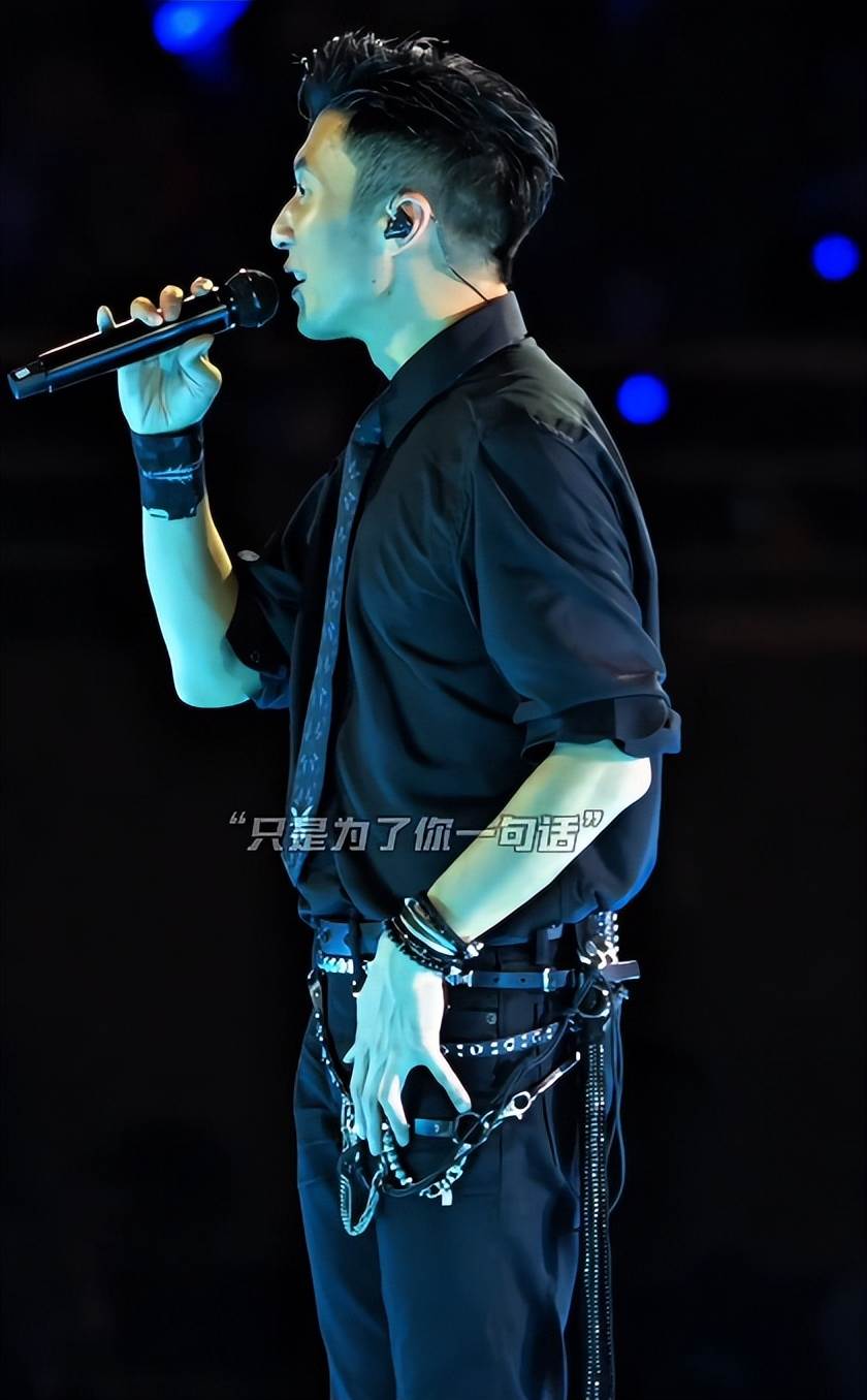演唱會落淚、公開護妻的謝霆鋒,兒子的暖心舉動卻讓焦點完全轉向