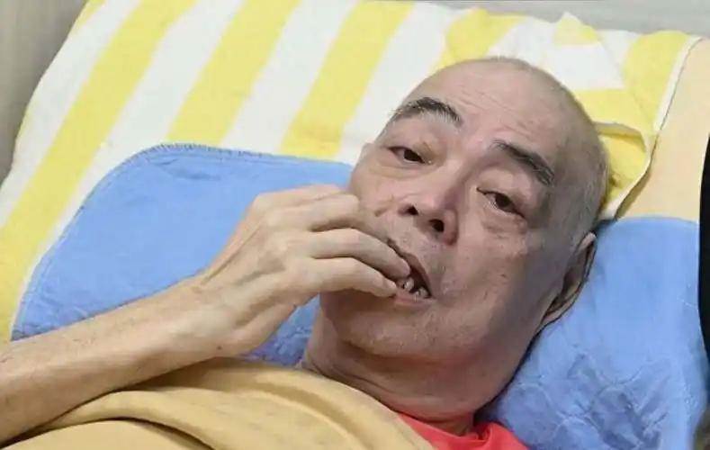 太過分!73歲樂壇天王失智入住養老院,經紀人探視驚見長期照護疑雲:每月12萬為何仍出狀況?