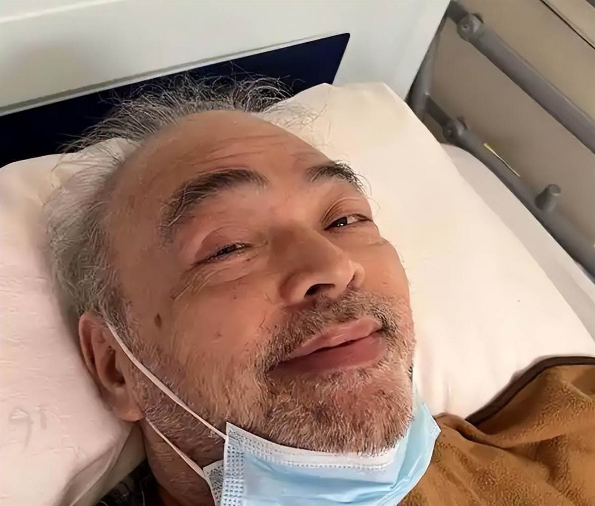 太過分!73歲樂壇天王失智入住養老院,經紀人探視驚見長期照護疑雲:每月12萬為何仍出狀況?