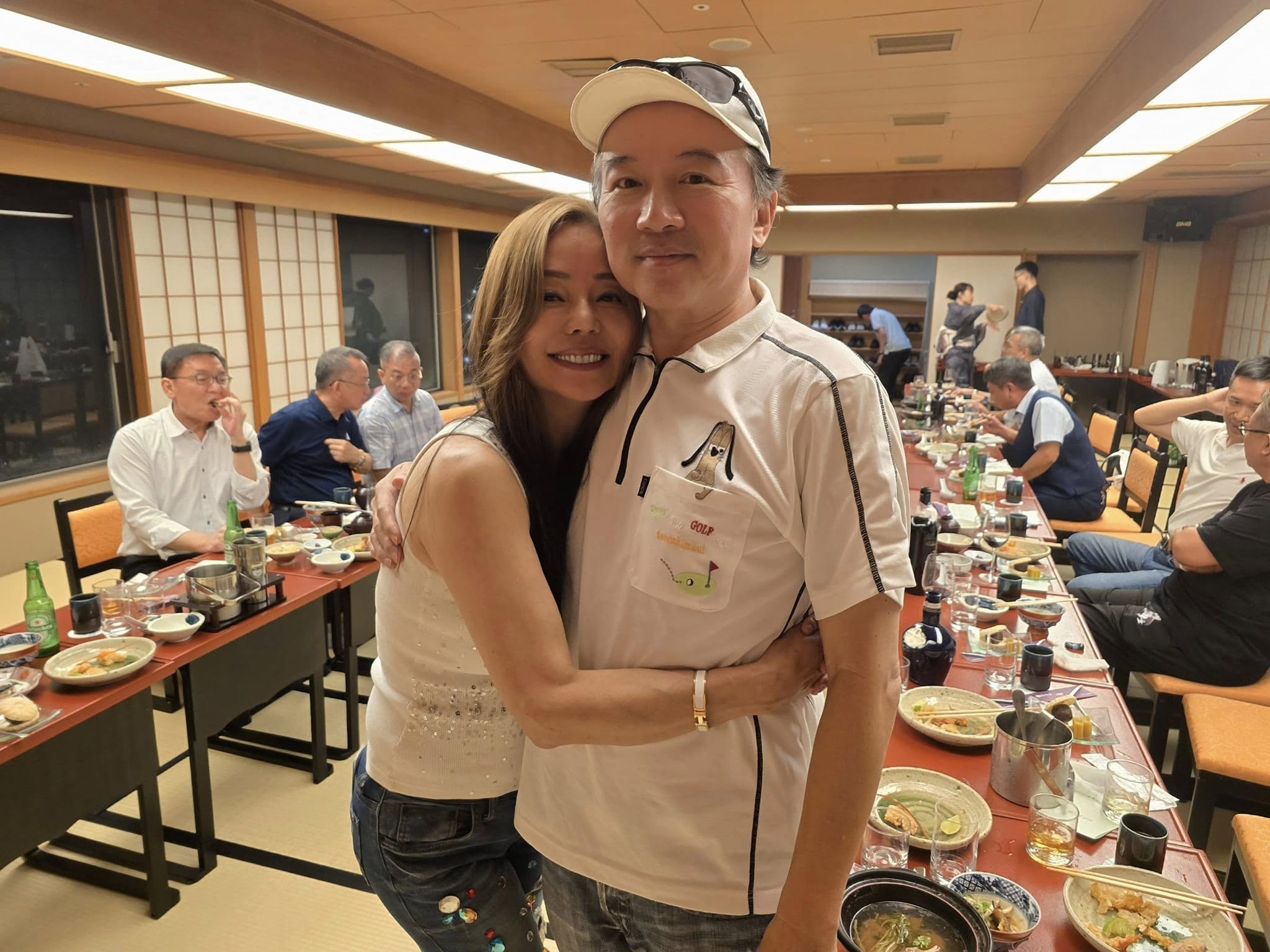 64歲狄鶯直播尺度大開！抖內2萬再曝私密話題，平台證實曾接洽