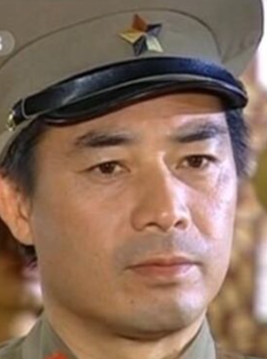 掃墓驚見「李副官」曹秋根墓碑！離世15年消息曝光，粉絲才知童年熟面孔早已告別