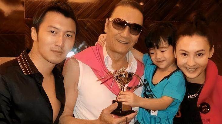 張柏芝三胎身分話題再被翻出，謝賢與前媳婦的家人情誼也成為討論焦點