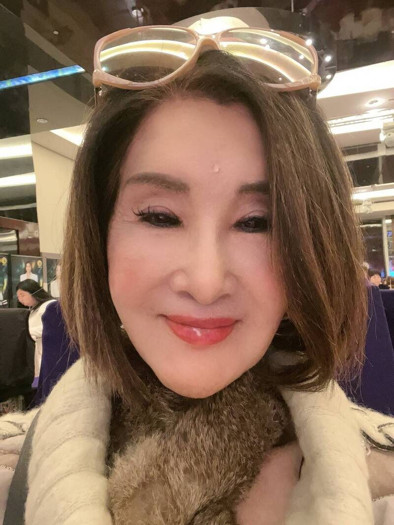 郭台銘參選舊聞再被翻出「71歲女星曾喊拍大尺度寫真力挺」本人一句話幽默婉拒