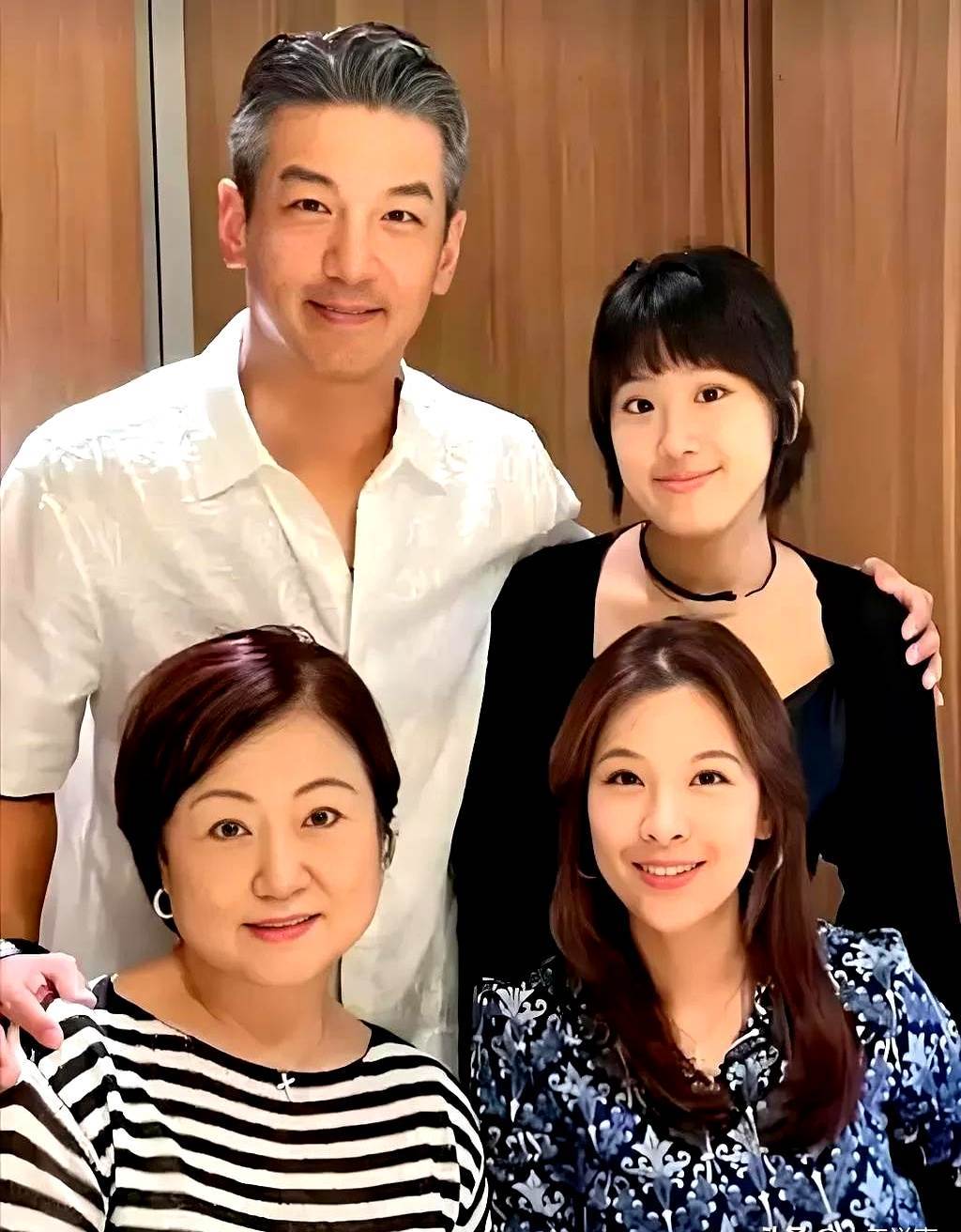 賈靜雯豪門婚姻舊事再掀討論,女兒出生後婆媳裂痕加深,林若亞一句「不生孩子」讓孫家態度翻轉