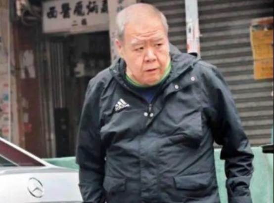 鄭則仕欠債8000萬向朋友借錢，發哥直接拒絕，張衛健和他「反目」！