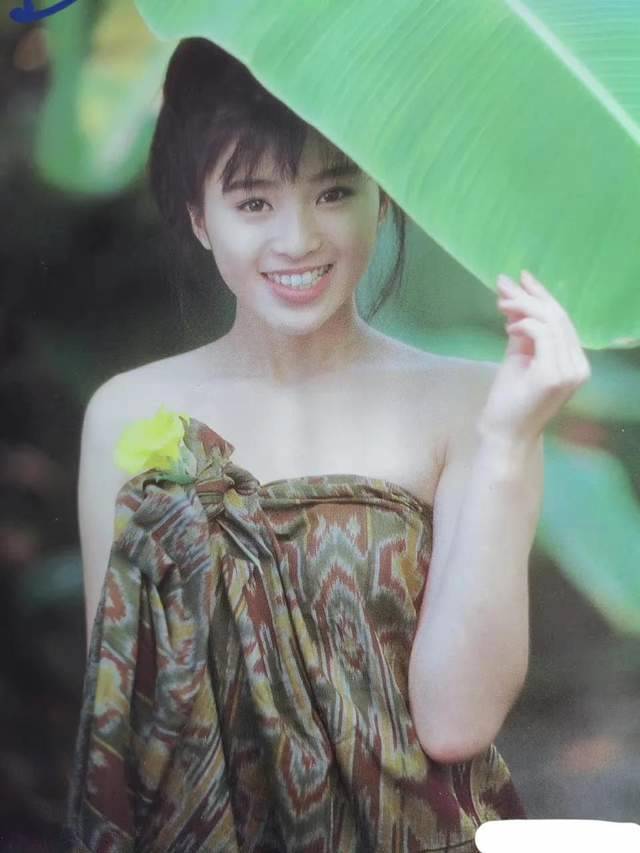 酒井法子曾紅遍亞洲,2009年違禁物風波讓人生急轉直下,54歲近況與收費粉絲團再掀討論