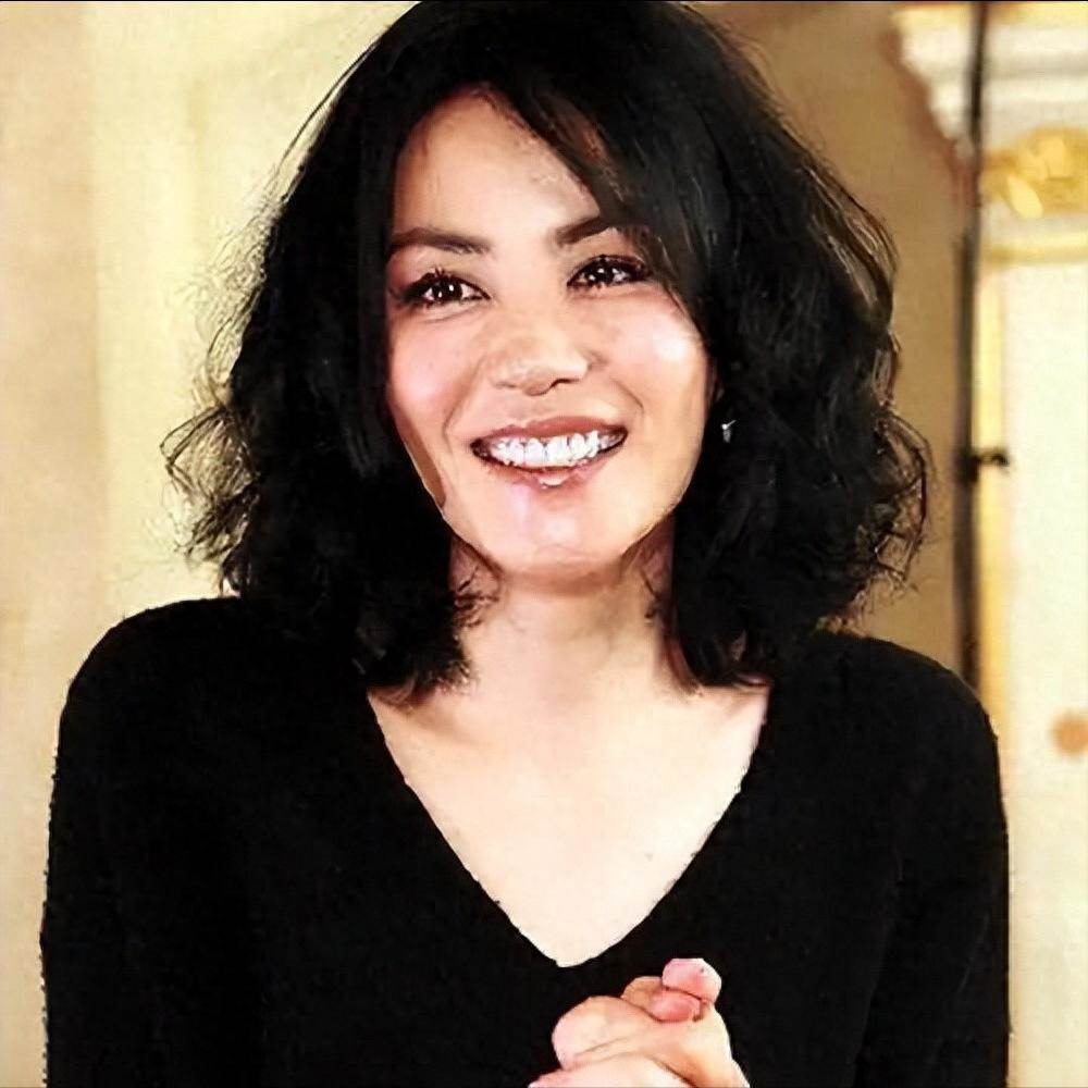 王菲方回應後，公開護妻的謝霆鋒，沒給張柏芝留一絲「體面」