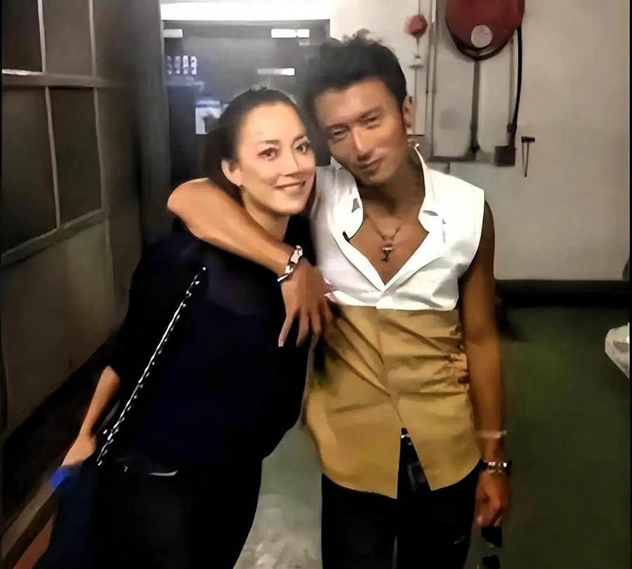 謝霆鋒生命裡的定海神針!不是天後,不是前妻,而是陪他27年的她?