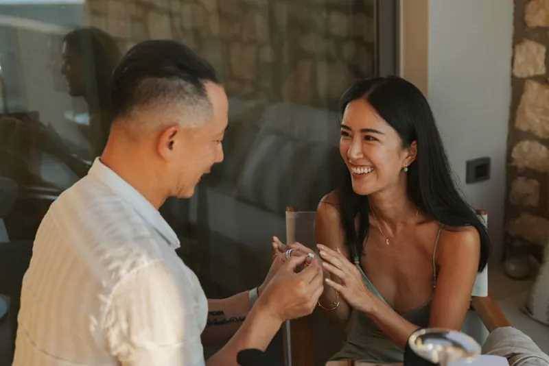 台玻長子徐子翔驟然離世，與「最美老闆」譚以欣結婚不到2年，妻子走出傷痛的近況曝光