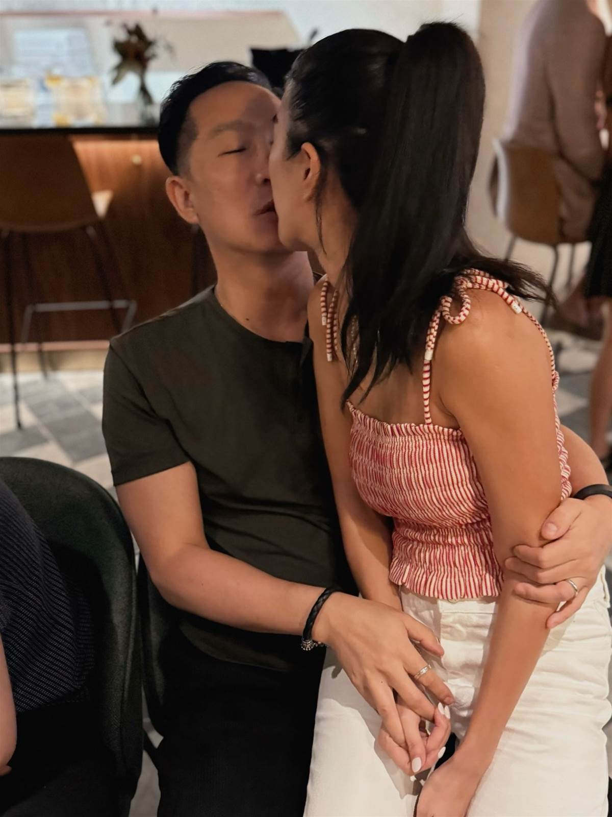 台玻長子徐子翔驟然離世，與「最美老闆」譚以欣結婚不到2年，妻子走出傷痛的近況曝光
