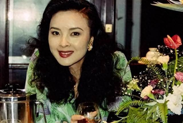 旅美多年!59歲資深女星「堅持落葉歸根」回國5天安詳離世,生前砸600萬做1事讓人淚目
