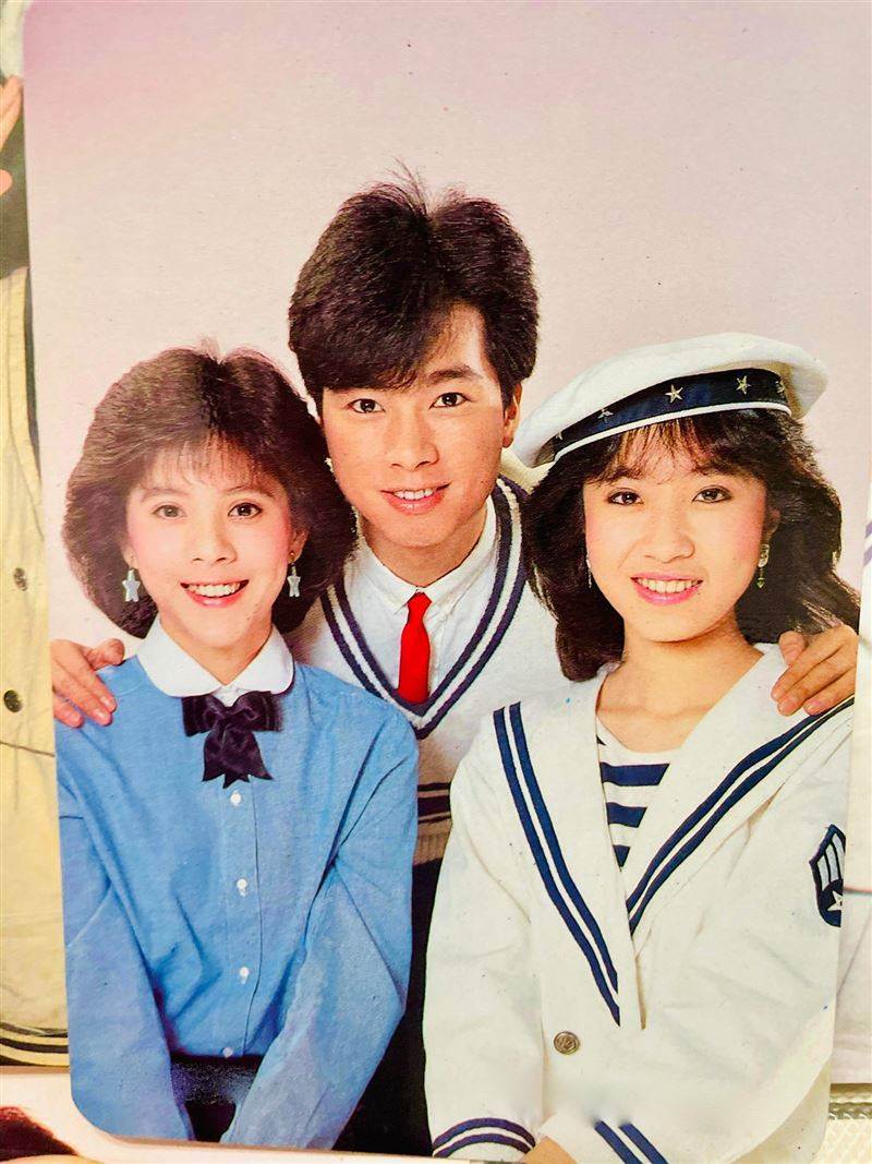 被酸又老又醜！他曬「40年前長腿俊美帥照」如今網看哭「不該被遺忘的巨星」，一生都帥氣