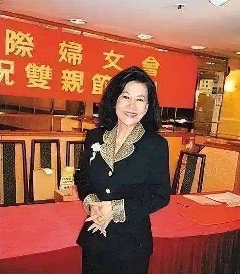 為豪門連生4子，老公離世遺產高達1200億，不爭不搶，現在4個兒子一個比一個爭氣！