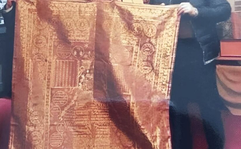 2005年，男子花9萬買袈裟，卻發現是「裹屍布」，後轉手賣出1.3億