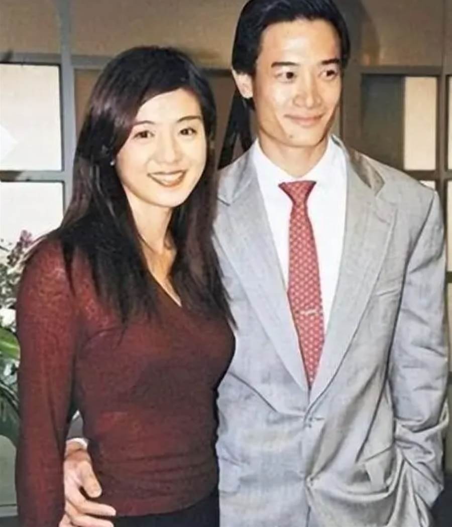 拒絕金城武,不要吳奇隆,嫁個「假富豪」賠光身家,還清債務後卻「復婚」二度退圈生子,粉絲直呼:名副其實的戀愛腦