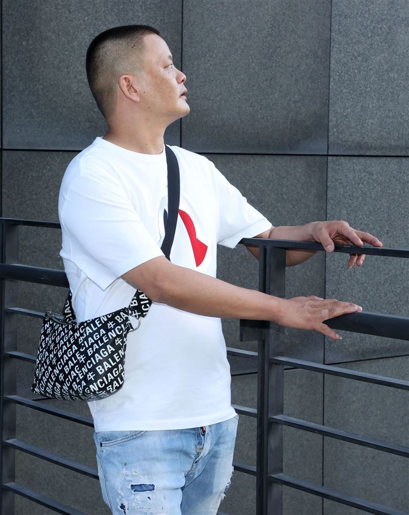 從幫妻子直播到年營收破億!46歲「肥大叔」突傳消息,背後辛酸讓人心疼