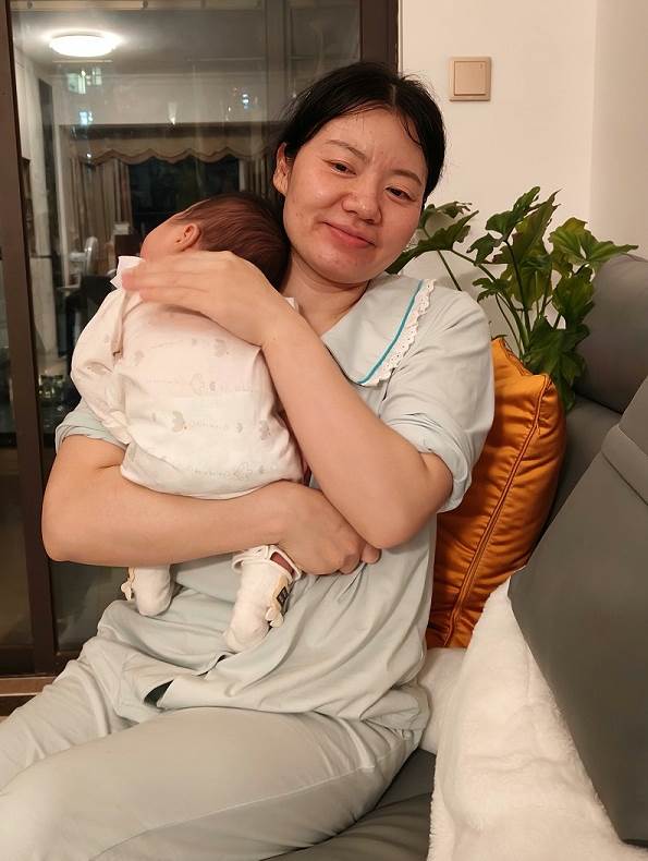 新手媽媽崩潰!為清寶寶頭上「舅舅屎」摳到流血…網友急提醒後教1招