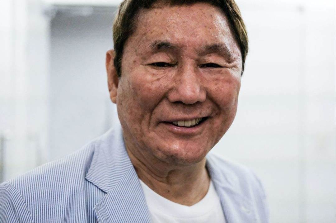 為小18歲情人!狠斷40年婚姻「200億全給妻子」淨身出戶「卻被小女友拋棄」悔嘆:不如跟前妻