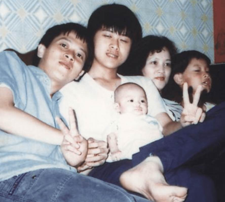 1997年,歌手張雨生車禍離世,當時女友黃慧玲在葬禮上誓言「終生不嫁」。但十年後,她選擇了另一段婚姻。