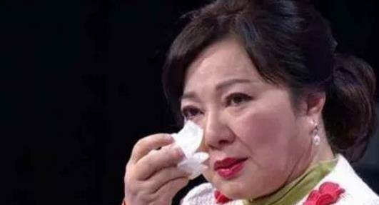 白冰冰痛失愛女後一度走不出來,費玉清帶她上山,回程時她終於放聲大哭
