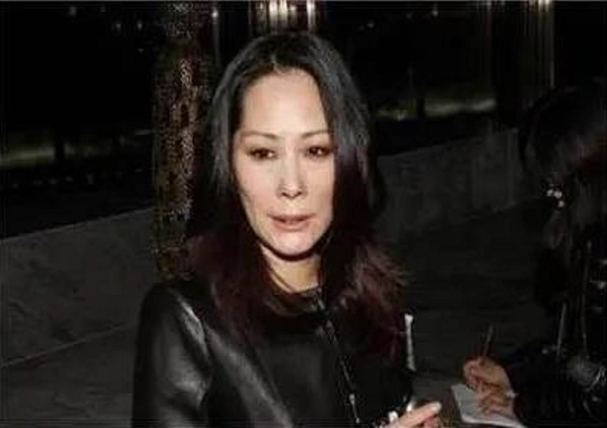 曾是「歌壇天后」,跟「活佛」生下孩子,如今露宿街頭沒錢住旅館