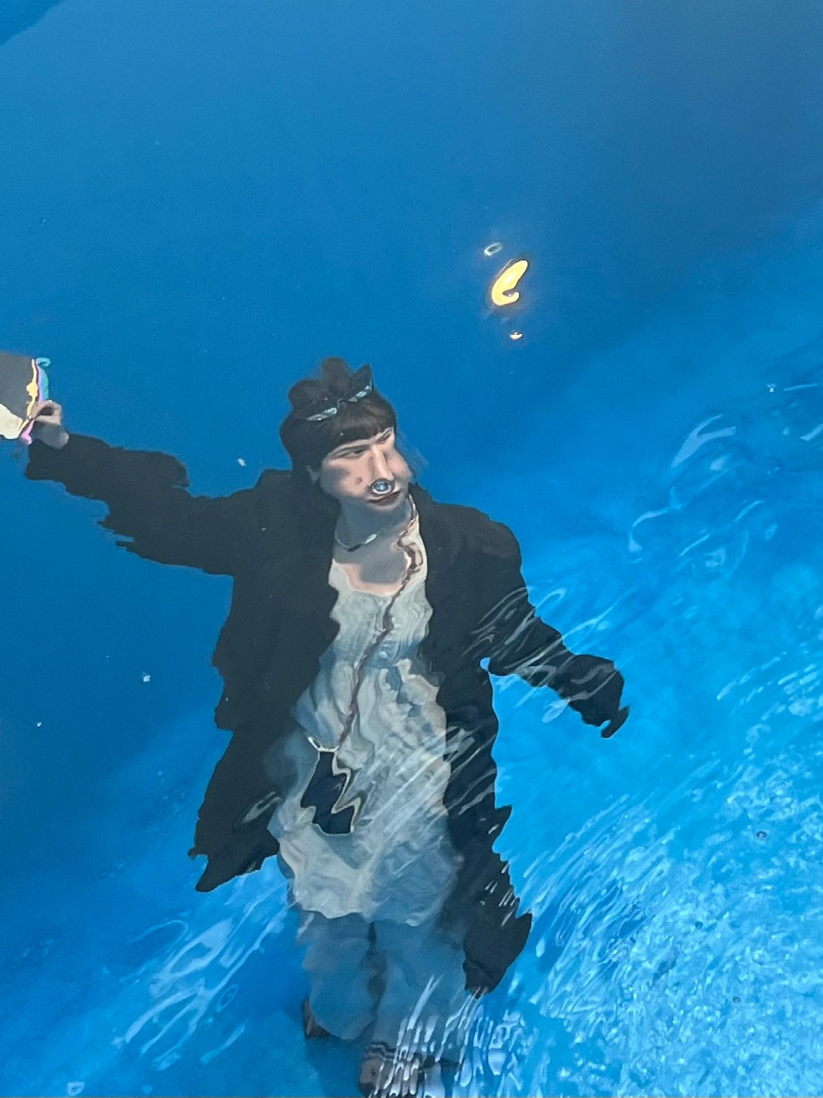美美下水請男友掌鏡!她看完成果差點認不出自己:每張都像抽象畫