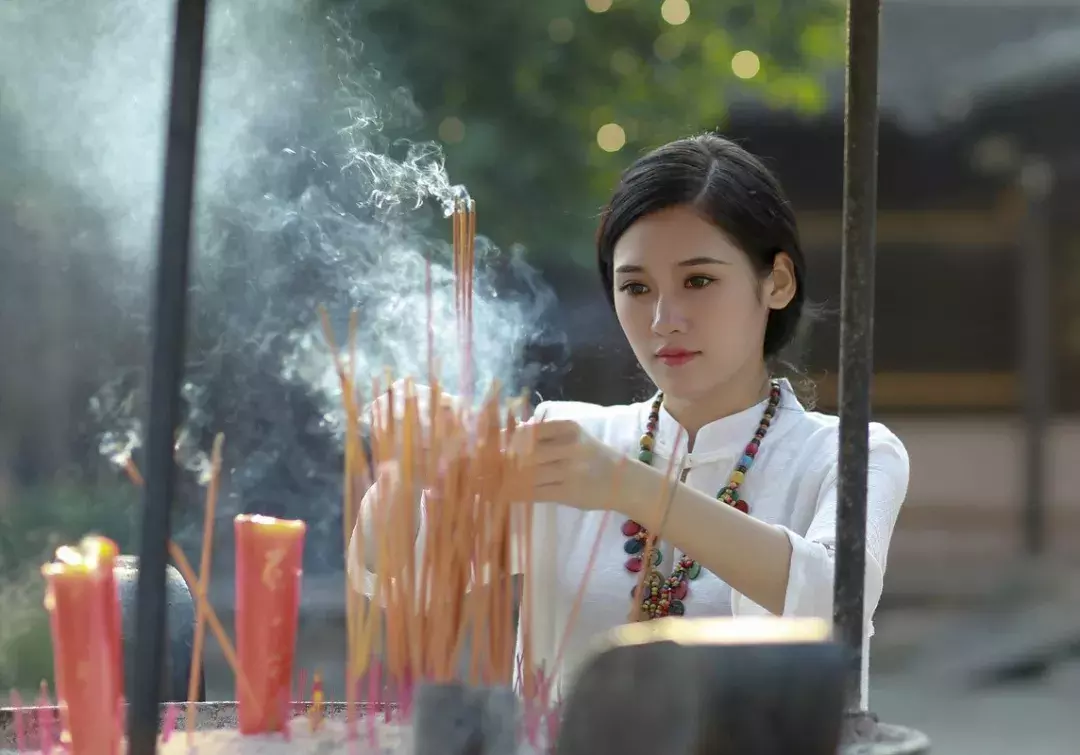 農曆七月被視為地藏月,這3種女人最有福氣,第一種很多人都做不到