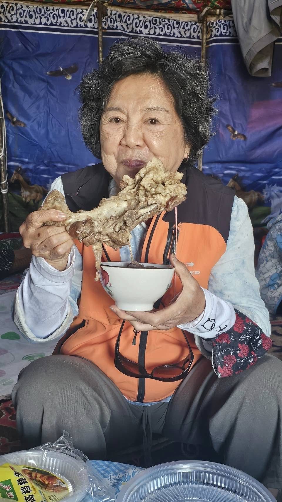 82歲王滿嬌一年慘遭5度換角,從影60年仍沒有退休金,一句話道盡資深演員心酸