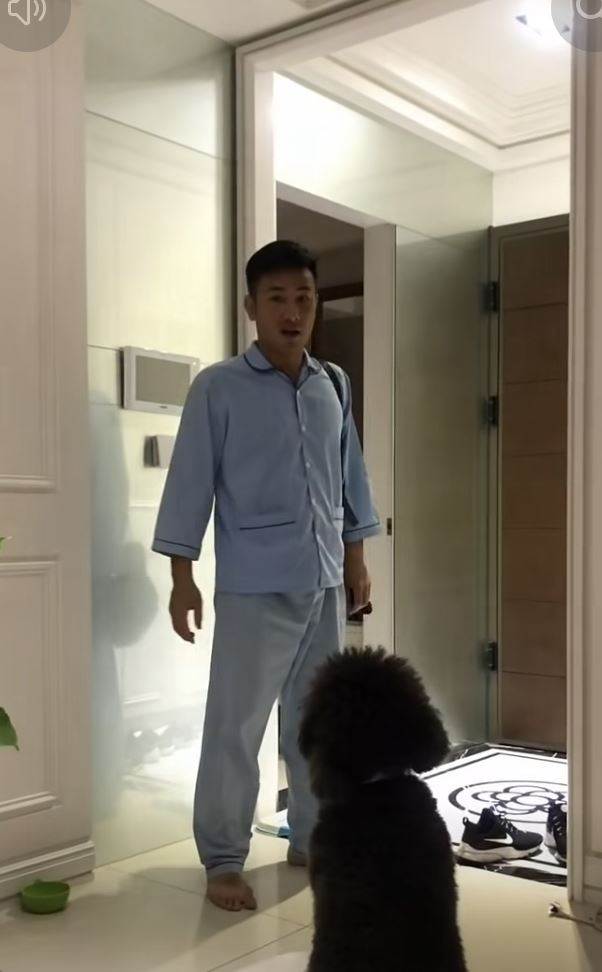 傅子純連戲服都沒換就趕回家,妻子重看這段畫面,背後原因讓人鼻酸
