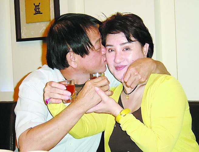 楊麗花45歲嫁入豪門為愛息影，照顧4名繼子女數十年「最後卻沒分到60億」晚年選擇令人唏噓