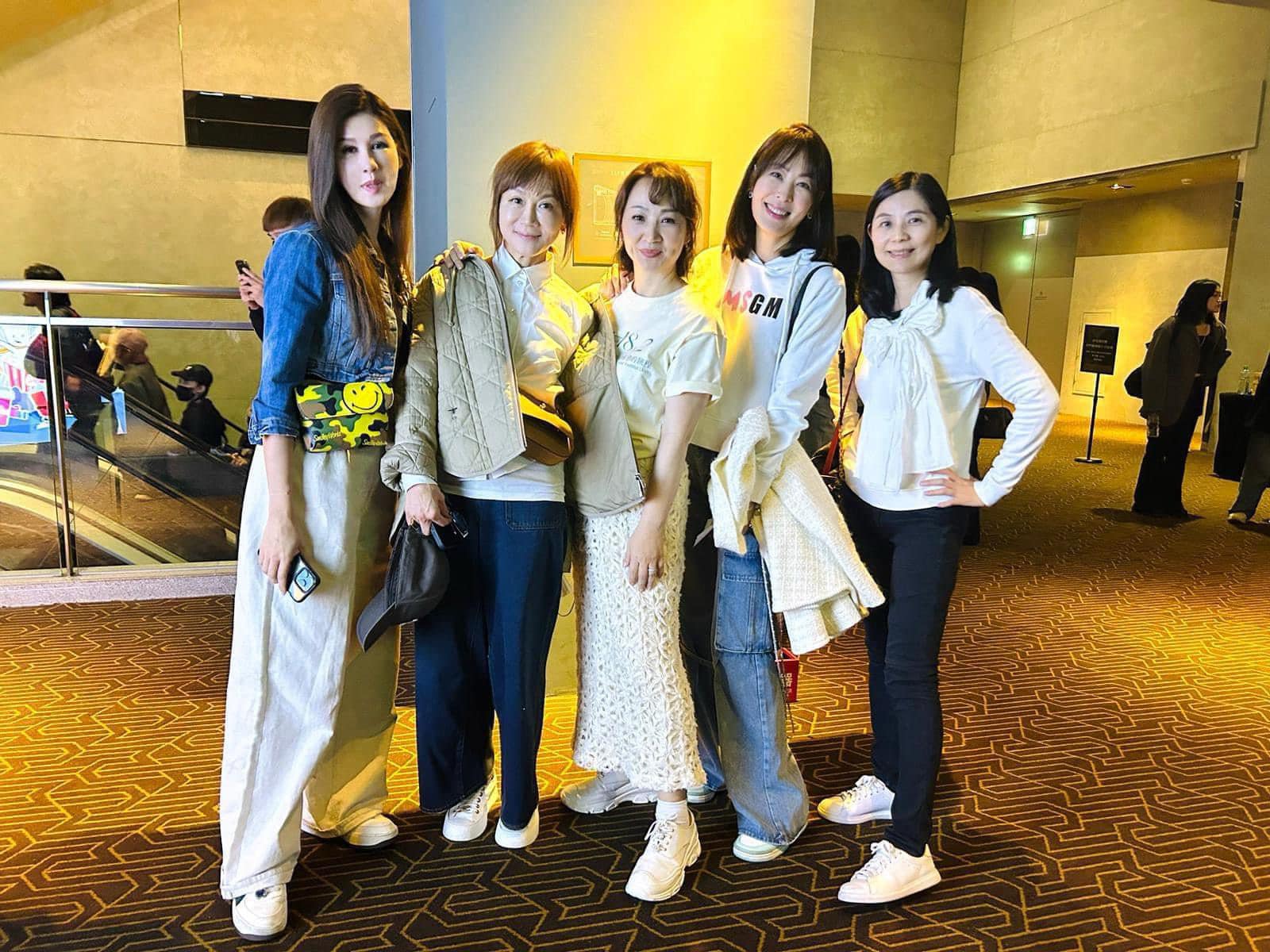 賈永婕與友人合照