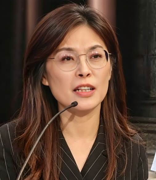 鄭麗文丈夫多年不露面，洛武昌背景與低調婚姻曝光，幕後「智囊」角色引發熱議