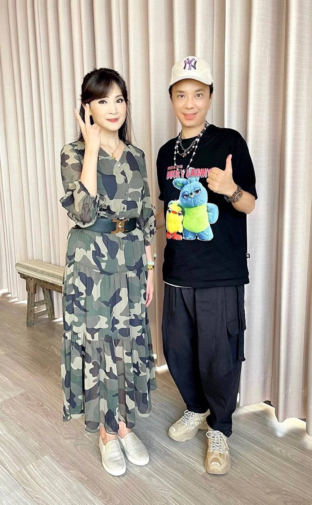 花美男始祖！媽媽當年的偶像「濃眉大眼根本白馬王子」隱退20多年現況曝「網驚怎麼都沒老」