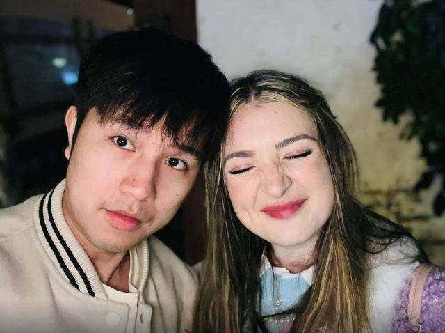 英國女醫生「網戀中國小鮮肉」22天閃婚，生下混血兒「第2年果真發生慘劇」：真的太衝動